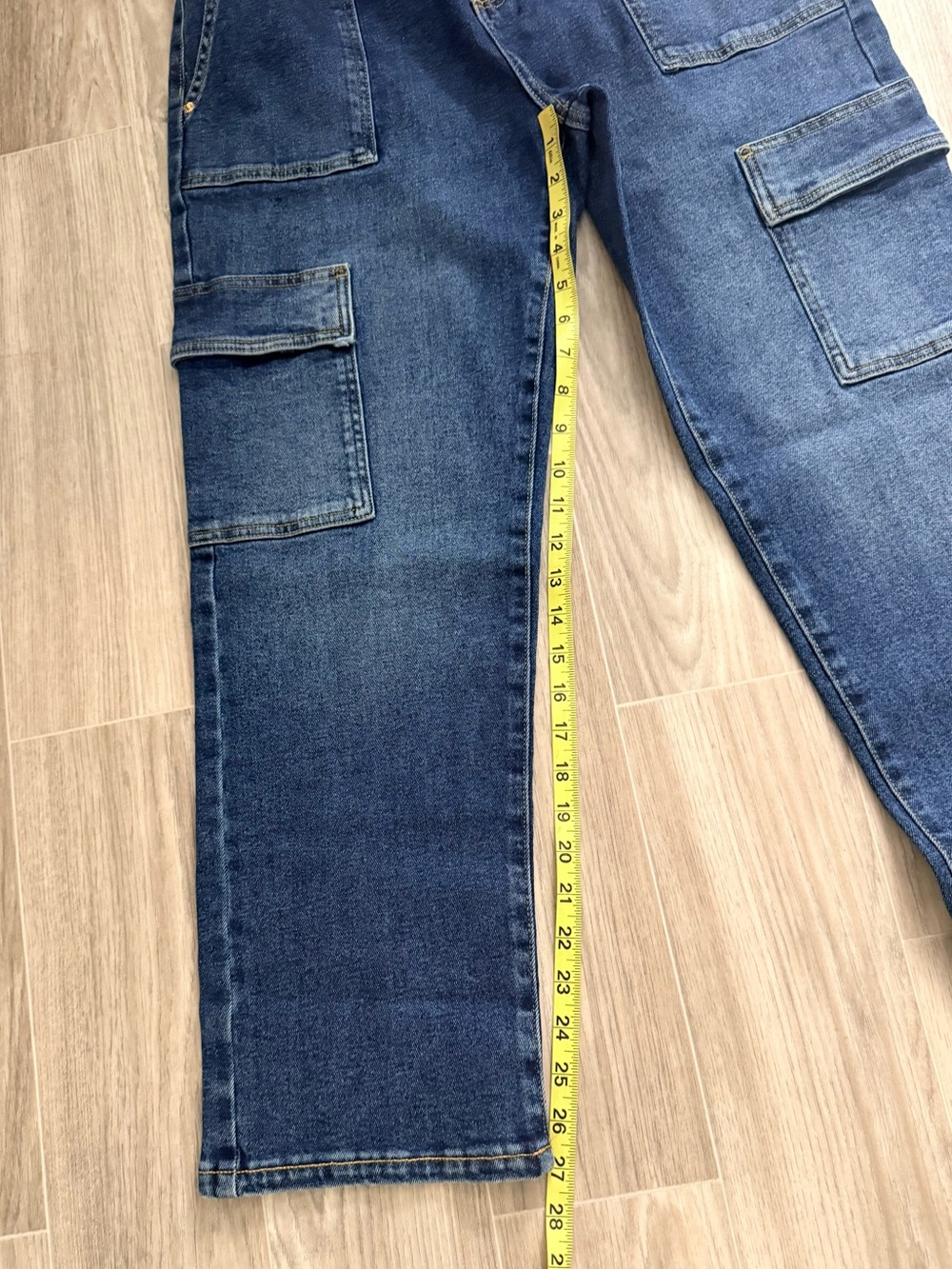 Michael Kors Straight Cropped High Rise Cargo Jeans - Selma - Picture 5 of 11